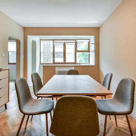 Location 2br - 6 Guests