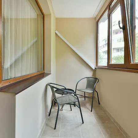 Location 2br - 6 Guests Apartment *