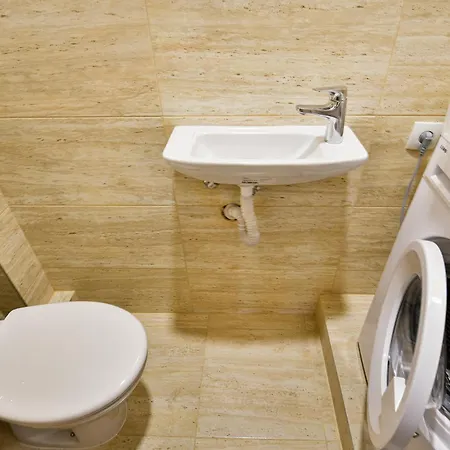 Location 2br - 6 Guests Apartment *